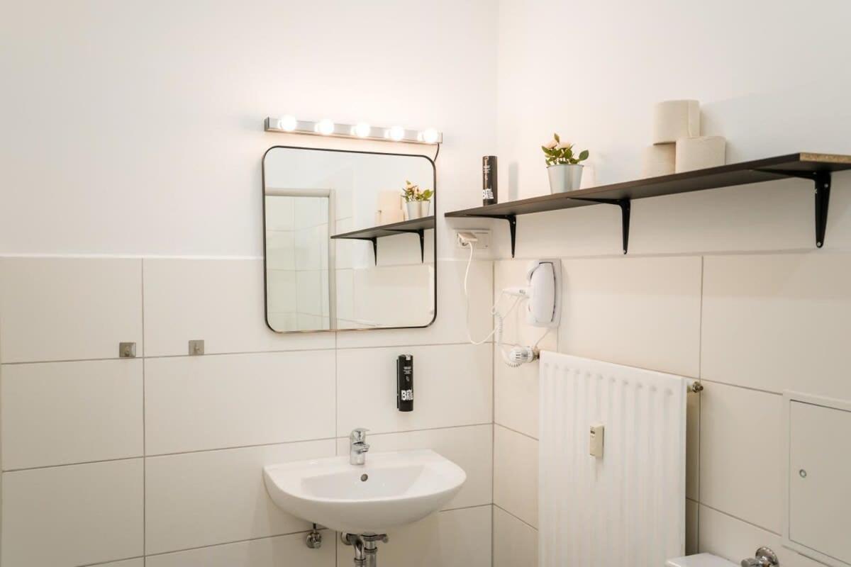 Spacious 3Br Plus Ac Self Check-In Street Parking Берлин Экстерьер фото