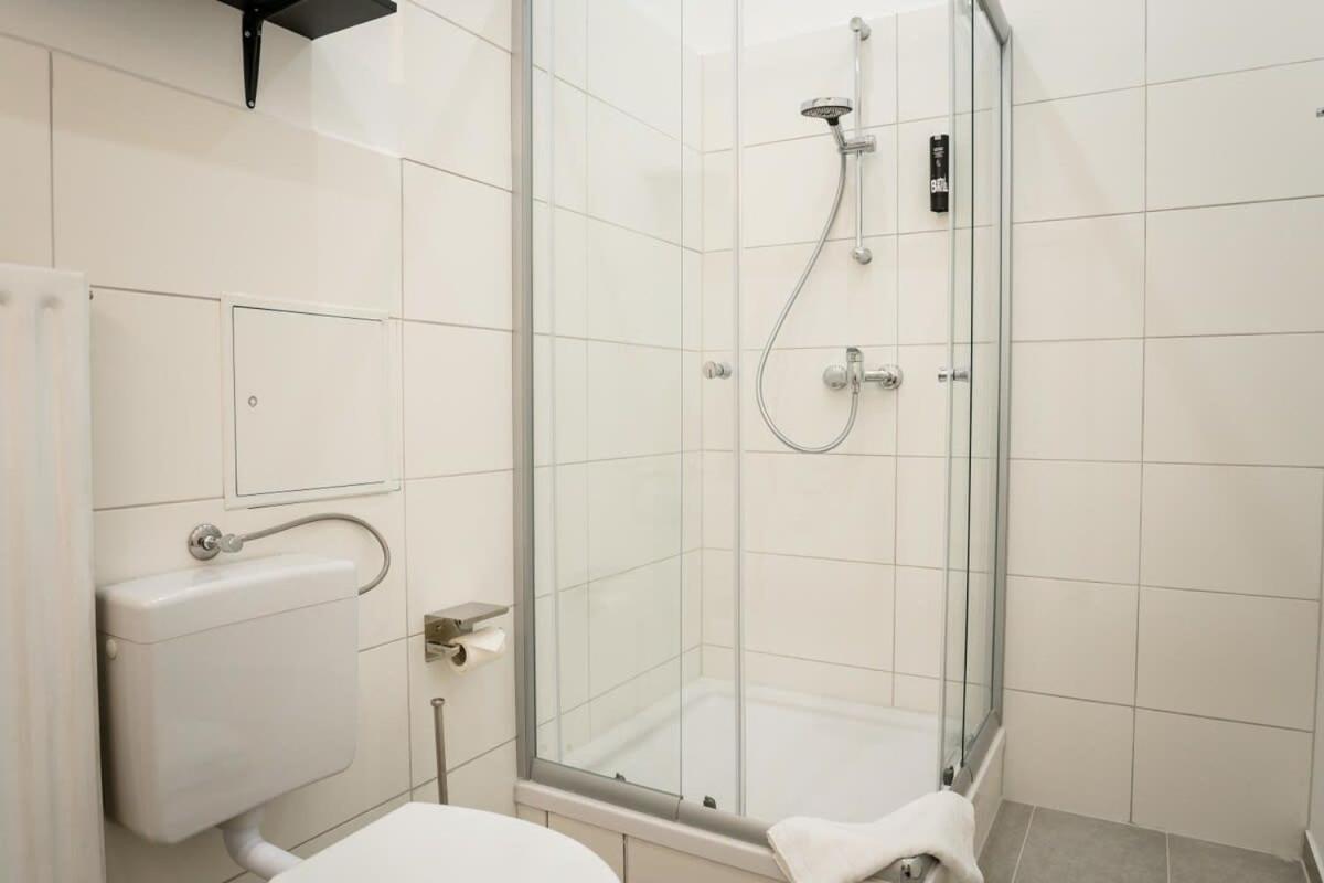 Spacious 3Br Plus Ac Self Check-In Street Parking Берлин Экстерьер фото
